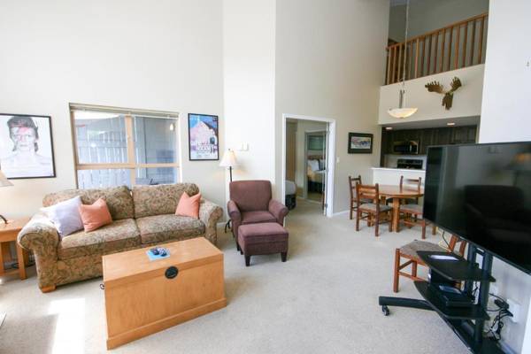 Ideally located lofted 3 Bedroom Suite