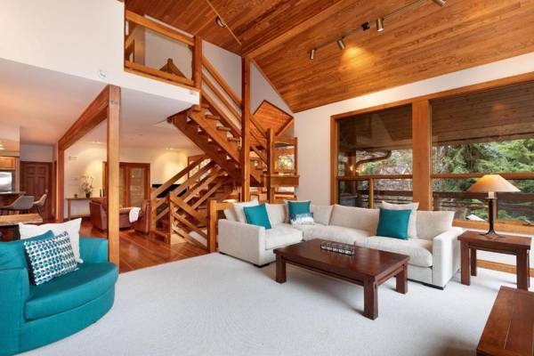 Luxury 5 Bedroom Blueberry Chalet