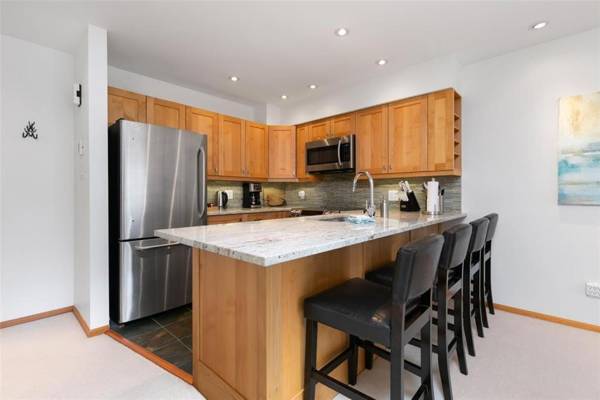 Ski In Ski Out 3BR Townhome in Creekside by Harmony Whistler