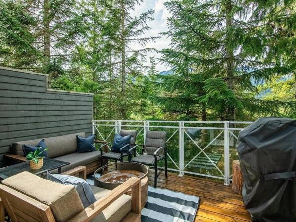 Beautiful Multi-Level Townhome 2BR in Creekside by Harmony Whistler