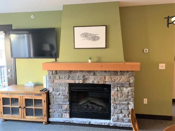 Fenwick Vacation Rentals - SCENIC 1 Bedroom plus Den PET FRIENDLY