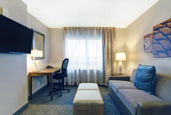 Workspace - Staybridge Suites Toronto - Vaughan South an IHG Hotel