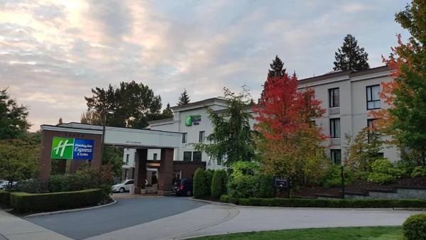 Holiday Inn Express and Suites Surrey an IHG Hotel