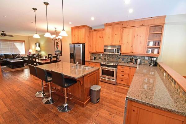 Towering Pines Chalet - Comfortable and Cozy Chalet with Spectacular Views