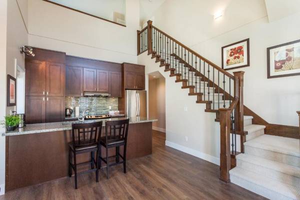 Harrison Lake View Suites