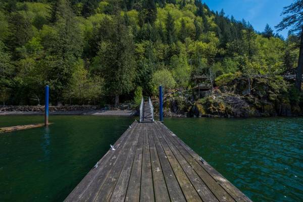 The Lodge on Harrison Lake