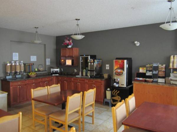 Lakeview Inns & Suites - Fort Nelson