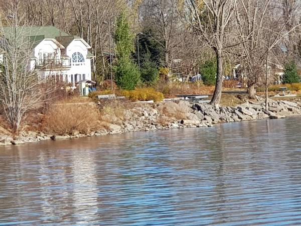 Kokomo INN Bed and Breakfast Ottawa-Gatineau's Only Tropical Riverfront B&B on the National Capital Cycling Pathway Route Verte #1 - for Adults Only - Chambre d'hôtes tropical aux berges des Outaouais BnB #17542O