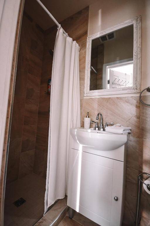 Bellas Castle Bed and Breakfast