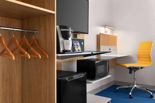 Workspace - Microtel Inn Suites by Wyndham Lac-Megantic