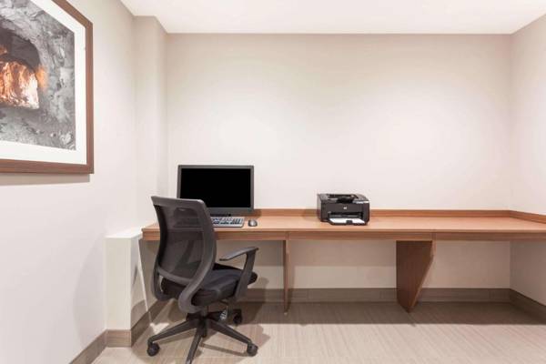 Workspace - Microtel Inn & Suites by Wyndham Kirkland Lake