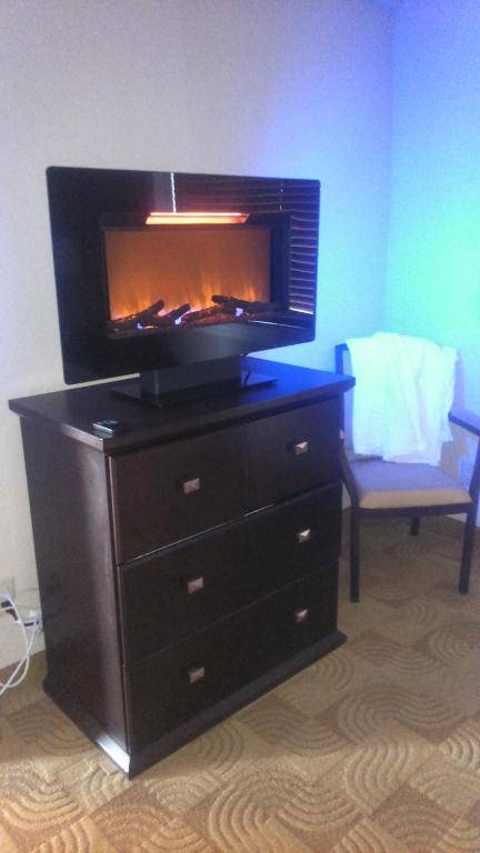 Shoreside Inn & Suites