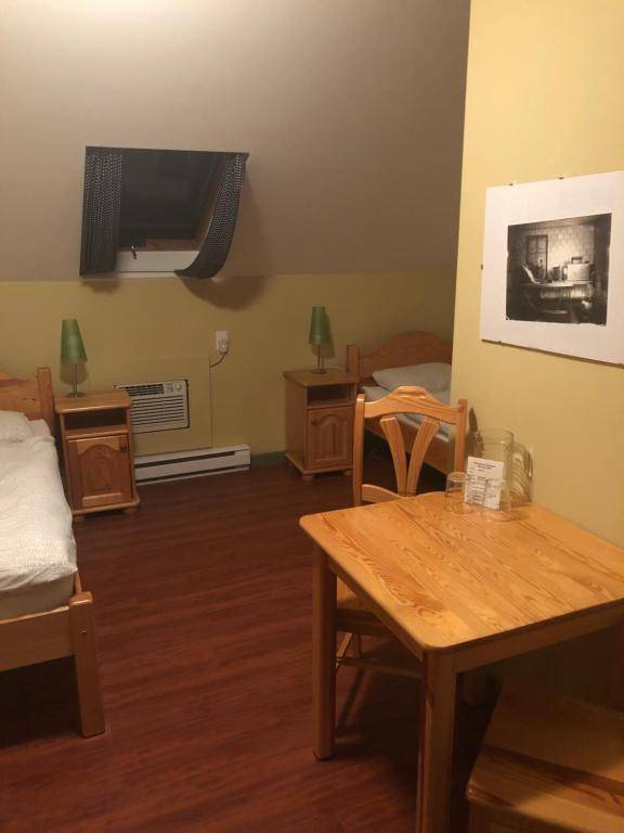 Guesthouse at Crowsnest Vineyards