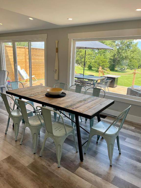 Cozy Modern Oceanview Cottage Whot Tub