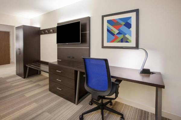 Workspace - Holiday Inn Express & Suites Windsor East - Lakeshore an IHG Hotel