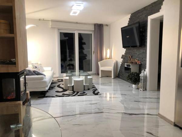 Fabulous Lakeside Family Apartment | 4 Rooms