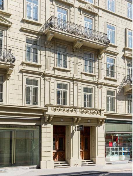 Top City Center Apartments location next to Lion Monument