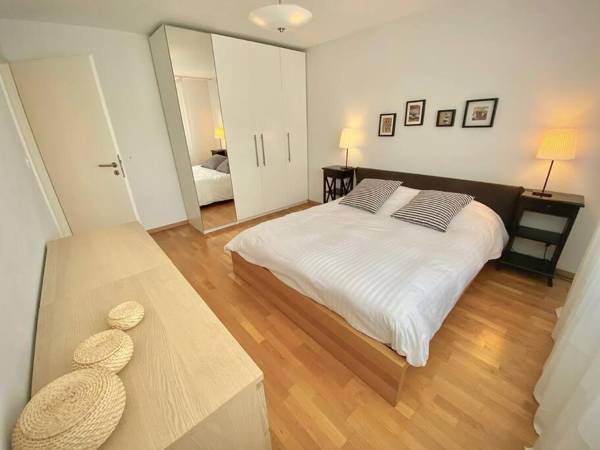 Good location spacious comfortable and bright!!