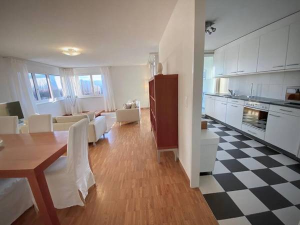 Your bright and spacious apartment by the lake