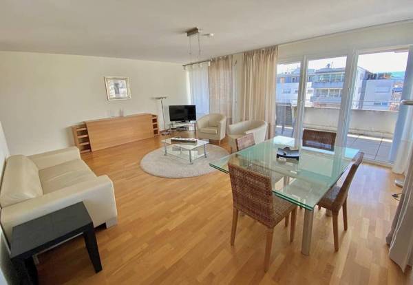Modern bright and spacious 3 bedrooms 2 bathrooms