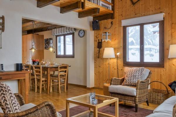 Chalet Les Jeunes Mooi houten chalet met open haard en parkeerplaats