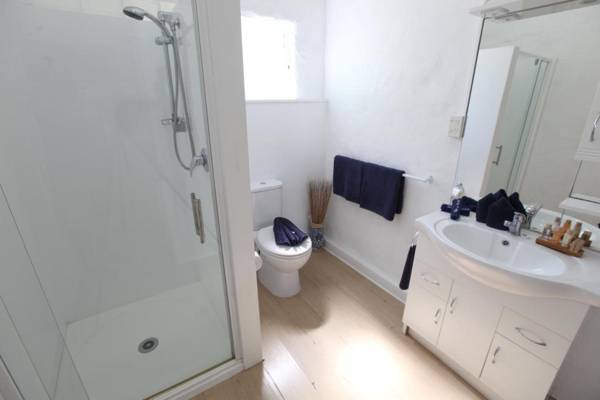 White House Apartments