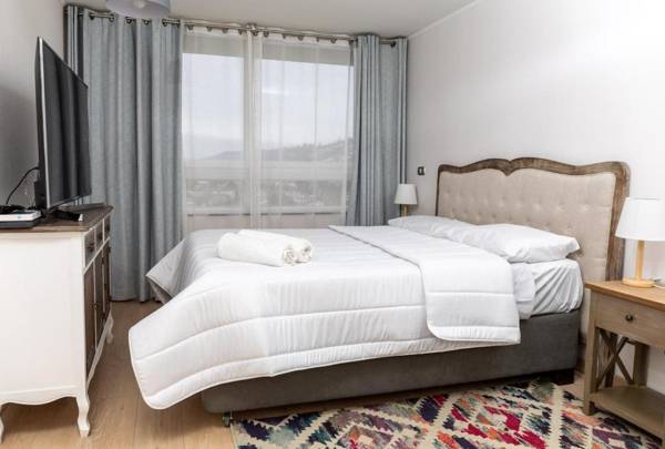 Viña Retreat - 2BR W / Pool Wifi & Parking