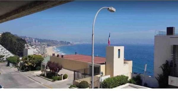 Encanto de Reñaca vista al mar a pasos de todo.