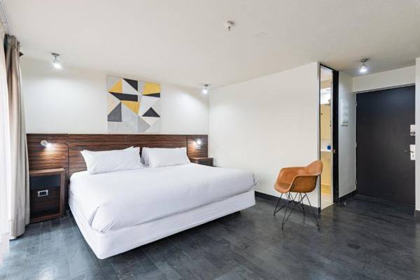 Tribeca Gold W/ Smart TV Parking Metro & AC