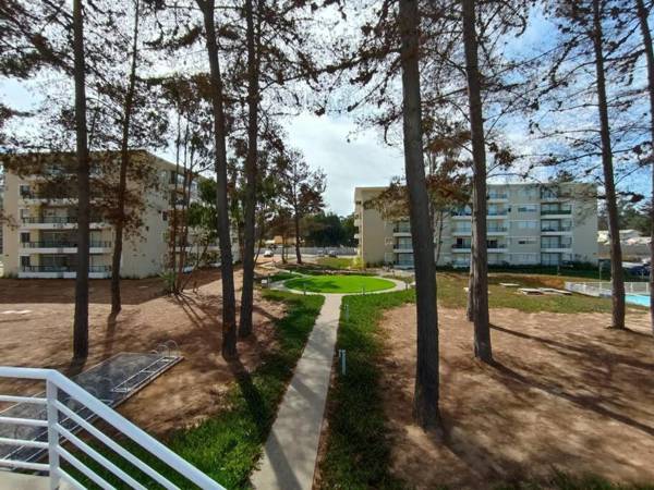 Hermoso Dpto entre bosque y piscina.