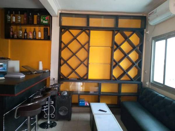 Cave Royale - Chambres-Studios-Apparts meublés - Logpom Hopithal des soeurs ápres Camara Laye