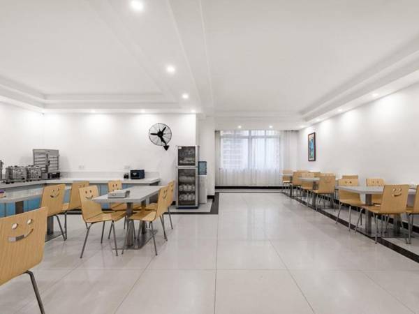 Vienna Hotel Guangdong Lianjiang Cherry Blossoms Park