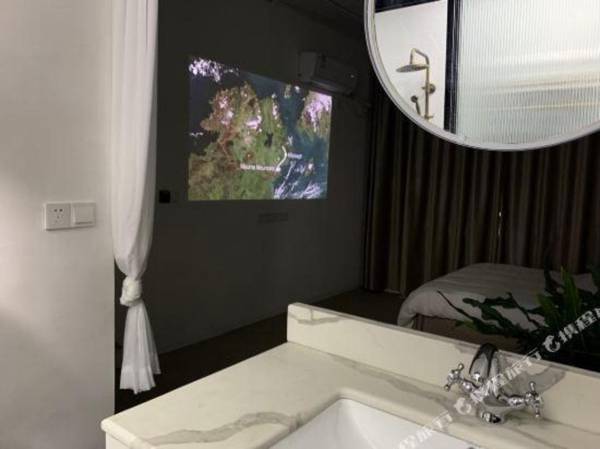 Zi Xing Zhi Ma Rang Wo Men Dang Qi Shuang Jiang Bed and Breakfast