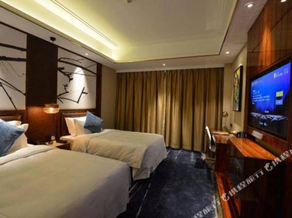 Waters ACME Hotel