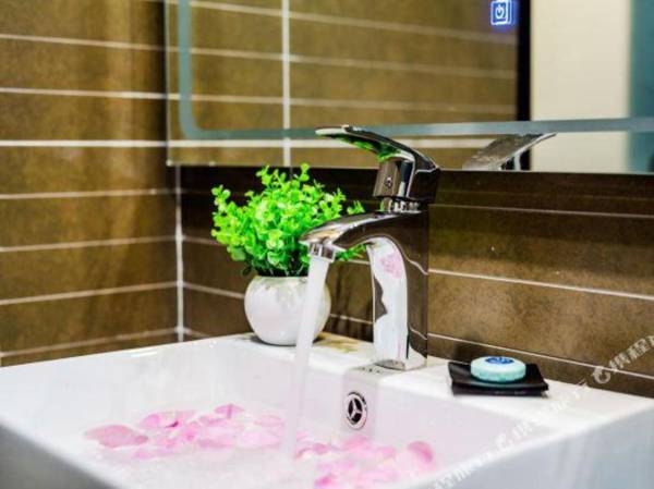 Xana Hotelle· Tai'an Tianwai Village Railway Station