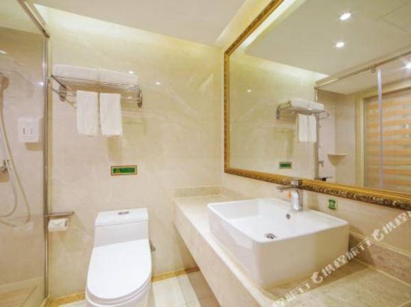 Vienna Hotel (Xiufeng Park Jinshan Road Yiyang High-tech Zone)