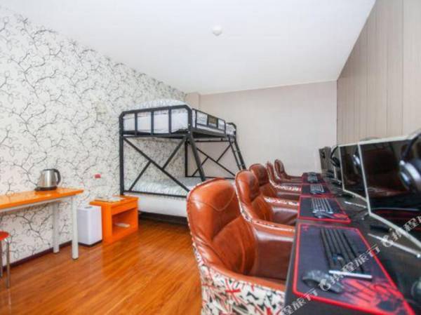 Bu Ding Jiu Dian (Huang Shi Da Dao Hu Bei Shi Fan Da Xue Dian )