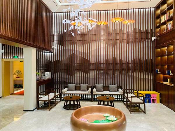 JianGuo Hidden Hotel (Yangzhou Slender West Lake Hotel)