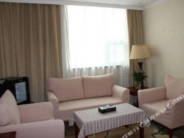 Holiday Dynasty Hotel