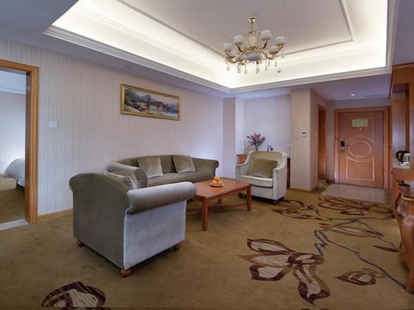 Vienna Hotel Zhangzhou Jiaomei Wanyi Square