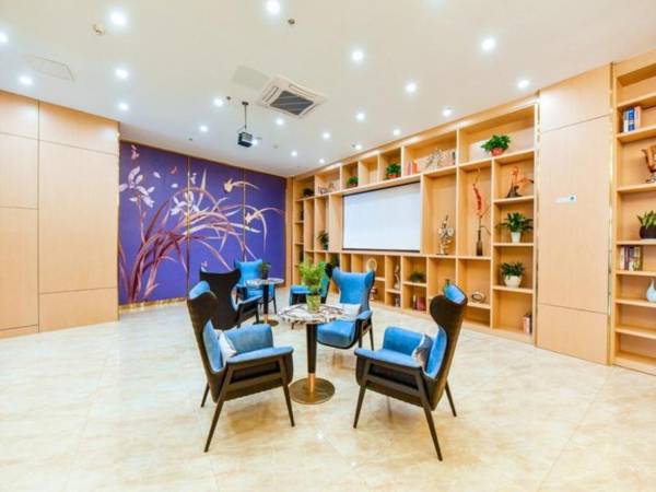 VX Wuxi Jiangyin High-tech Zone Panlongshan Park Hotel