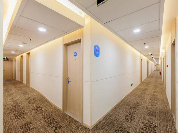 Hanting Hotel Wuhan Lingjiaohu Metro Station