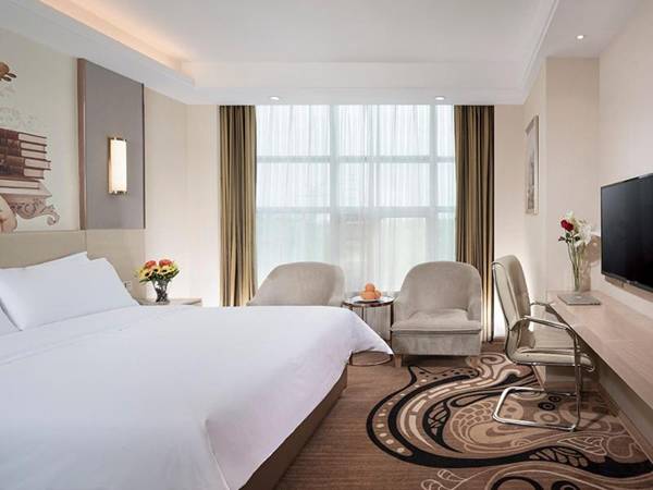 Vienna Hotel (East Plaza of WuHan High-Speed Railway Station)