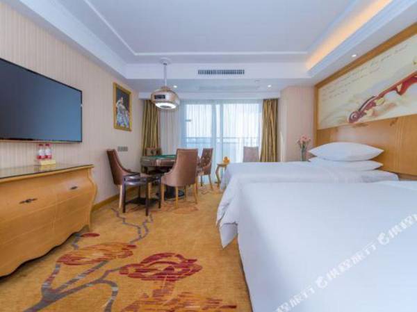 Vienna International Hotel (Wuhan Polar Ocean World TaziLake Metro Station)