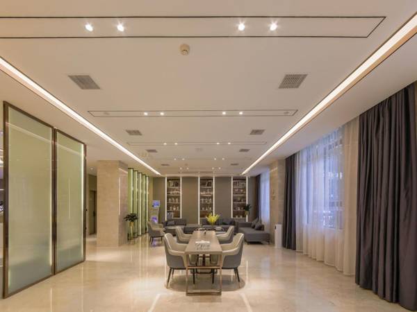 Lavande Hotel Wuhan 2nd Guanggu Road