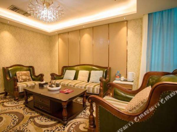 Lemon Four Seasons Hotel