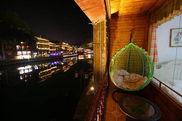 Fenghuang Memory Linjiang Inn