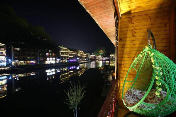 Fenghuang Memory Linjiang Inn