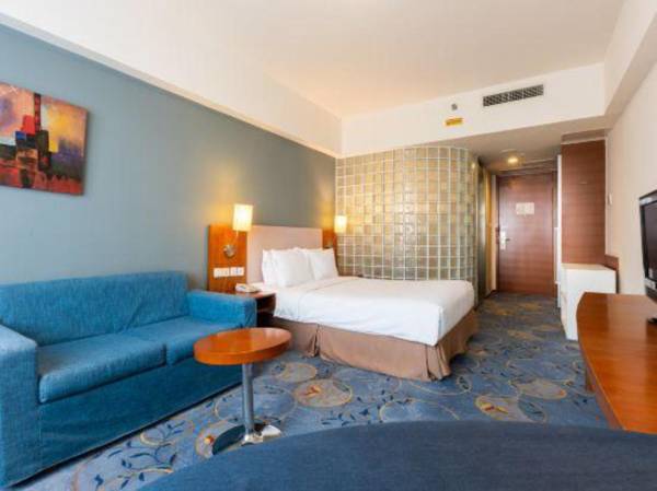 Tianjin Binhai Saint Light Hotel