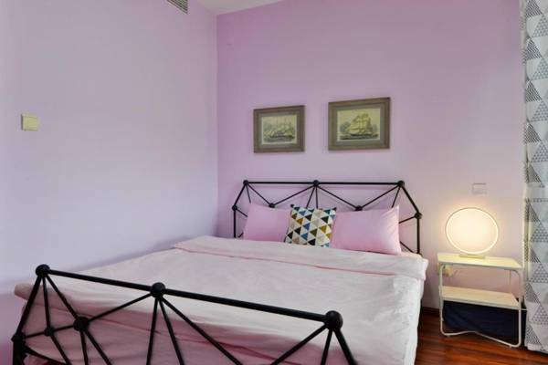 Locals Apartment House 90